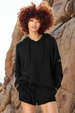 Alo Daze Short (Women's) - Black (Available Size: M) -Nike Store W6116R 01 b3 s1 a1 1 M30 750x 9043b457 ead2 41f4 924a 616324476f93